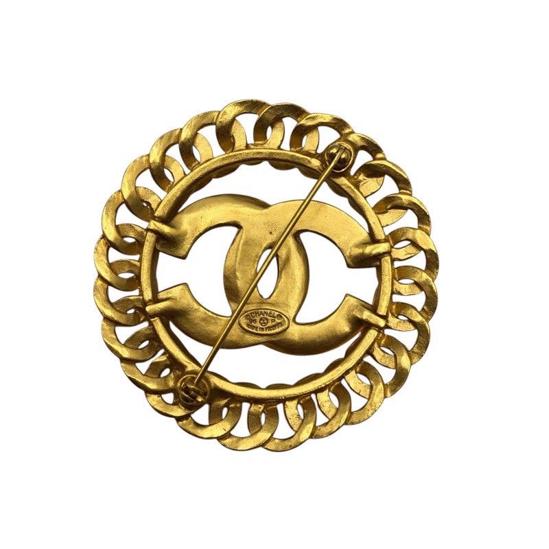 CHANEL Coco Mark Circle Brooch in Gold-Plated Metal