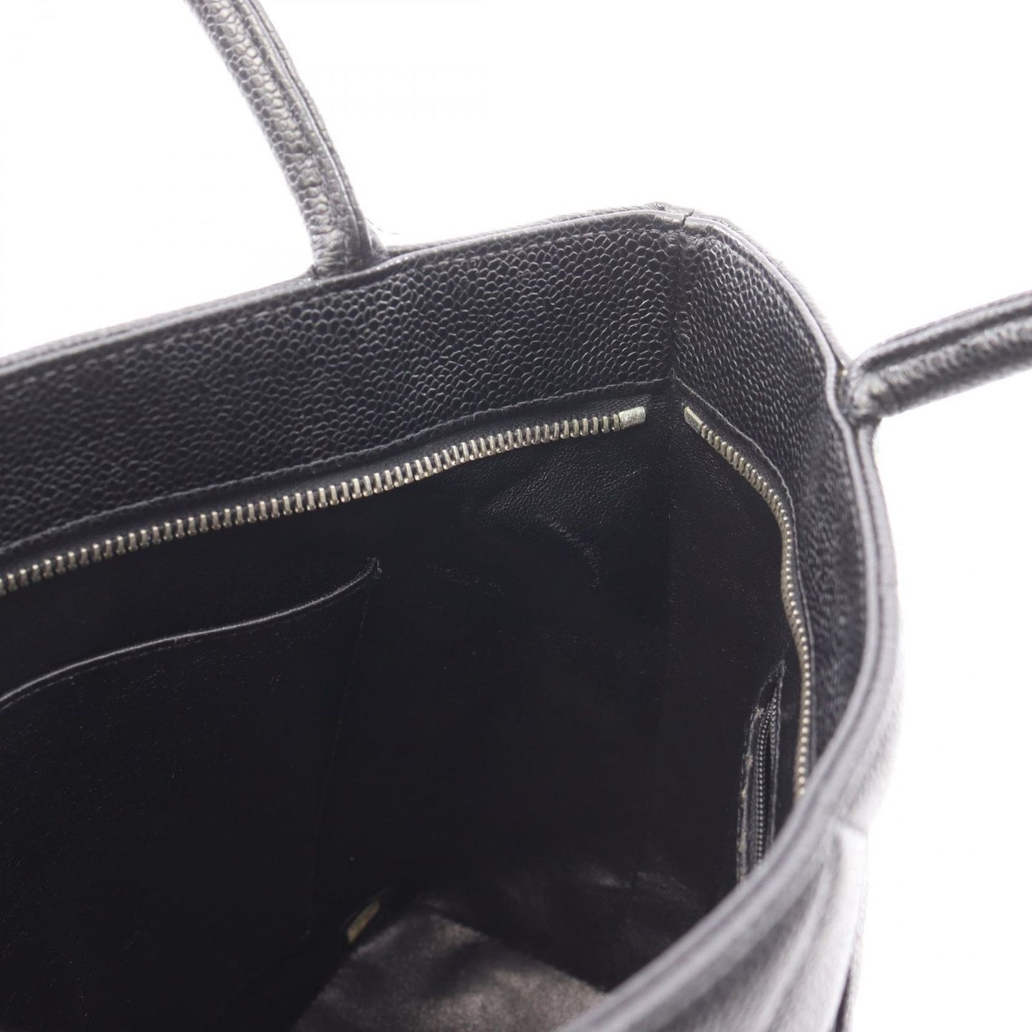 CHANEL Reissue Tote Bag A01804 in Black Leather - Timeless Elegance