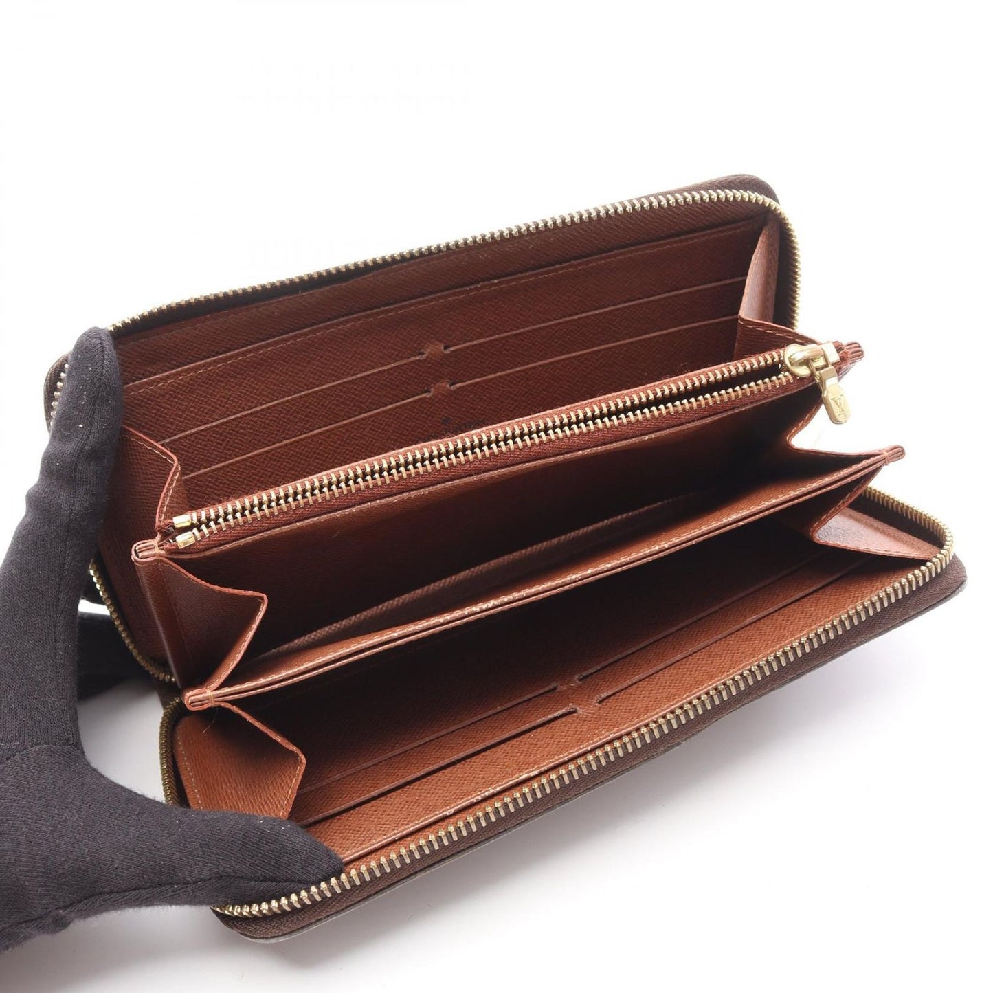 Louis Vuitton Monogram Zippy Wallet - Timeless Elegance