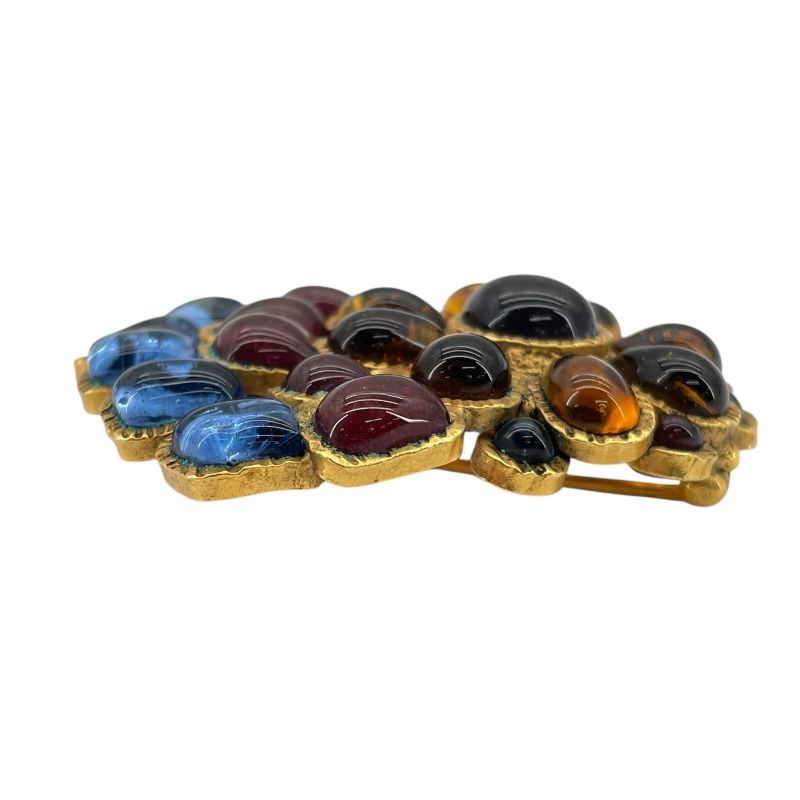 CHANEL Gripoix Brooch in Gold and Multicolor Stones