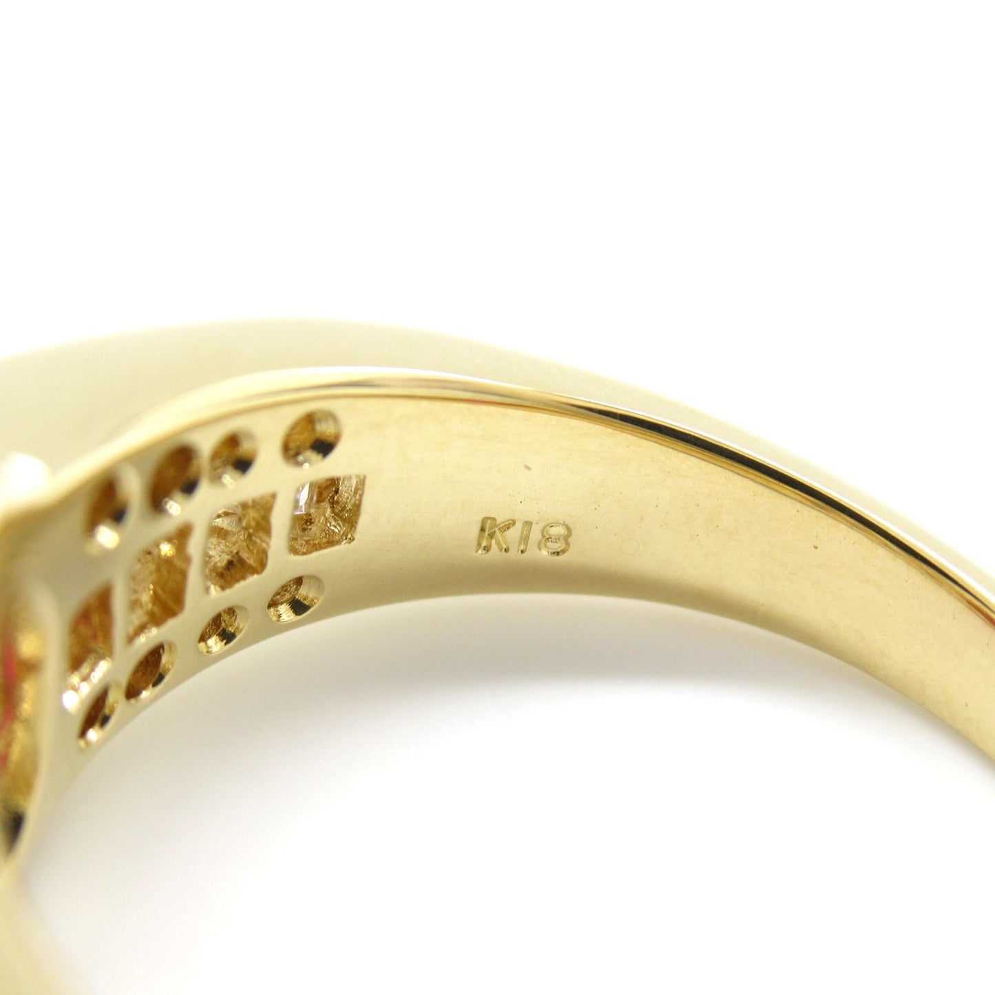 Exquisite Ruby and Diamond Ring in 18K Yellow Gold