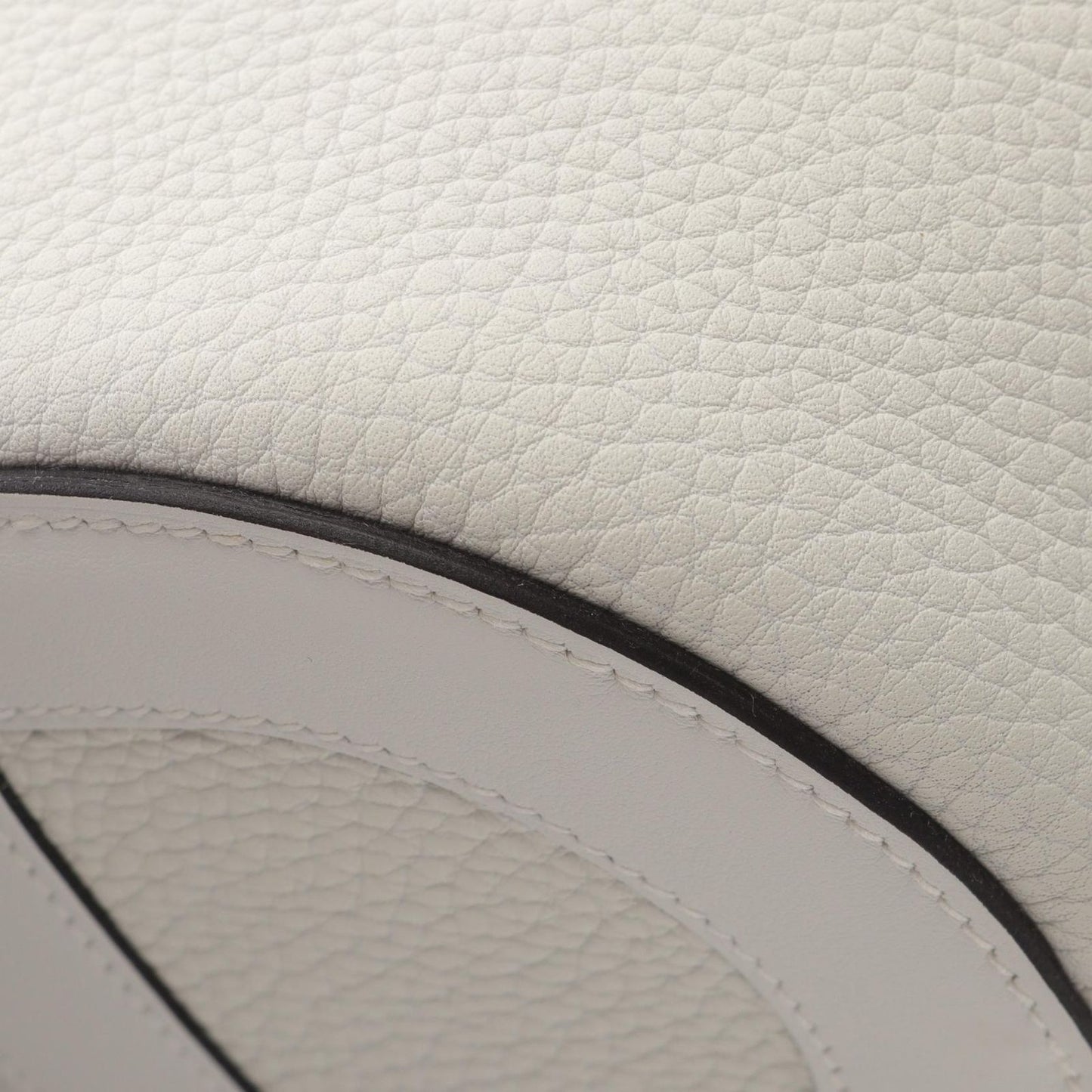 HERMES In The Loop 18 Handbag in New White - Exquisite Craftsmanship