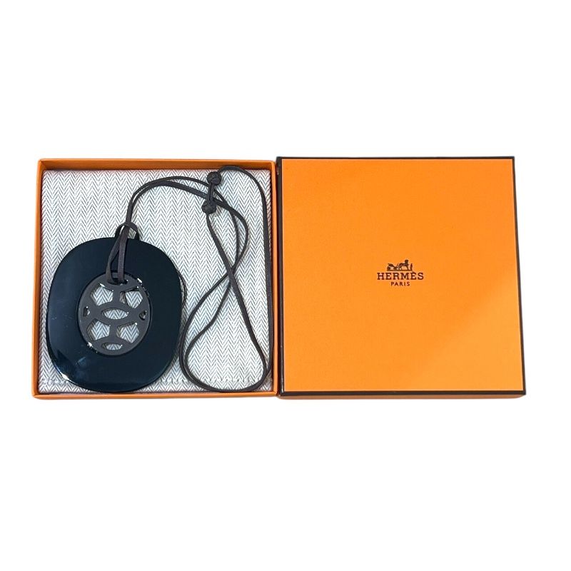 HERMES Lift GM Black Enamel & Buffalo Horn Accessory
