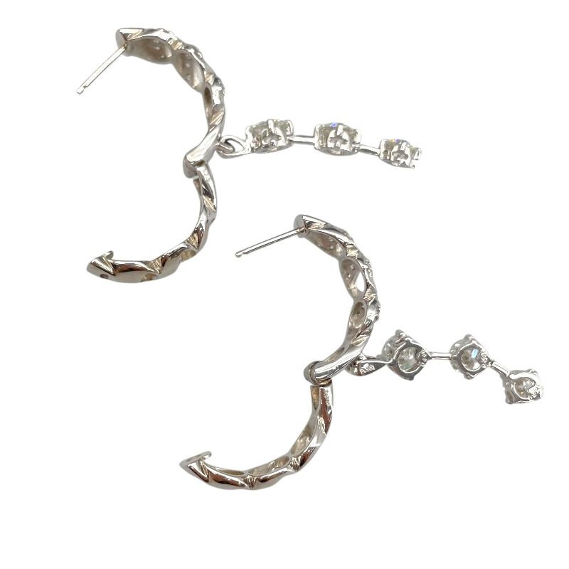 Exquisite K18WG & Pt900 Diamond Earrings - 0.4ct Total Weight