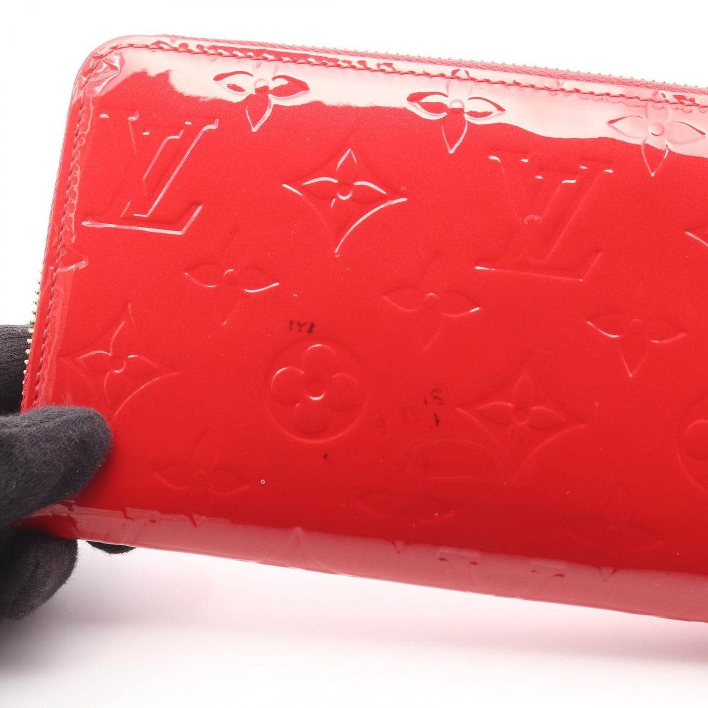 Louis Vuitton Zippy Wallet in Cherry Vernis Leather - Timeless Elegance