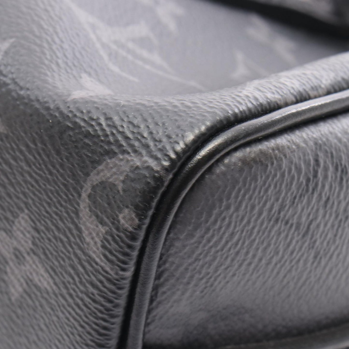 Louis Vuitton Keepall Bandoulière 25 - Iconic Monogram Eclipse Canvas