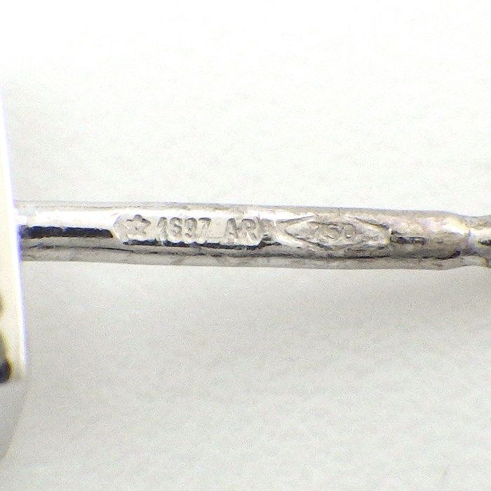 GUCCI G Logo Square Earrings in K18 White Gold - Exquisite Craftsmanship