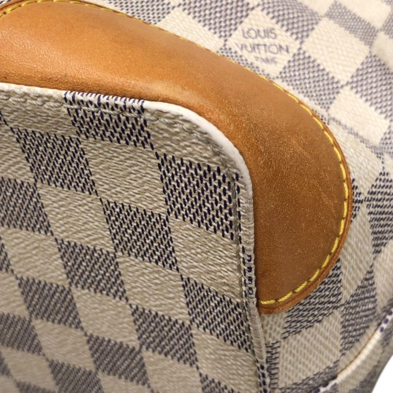 Louis Vuitton Hampstead MM Handbag - Timeless Elegance