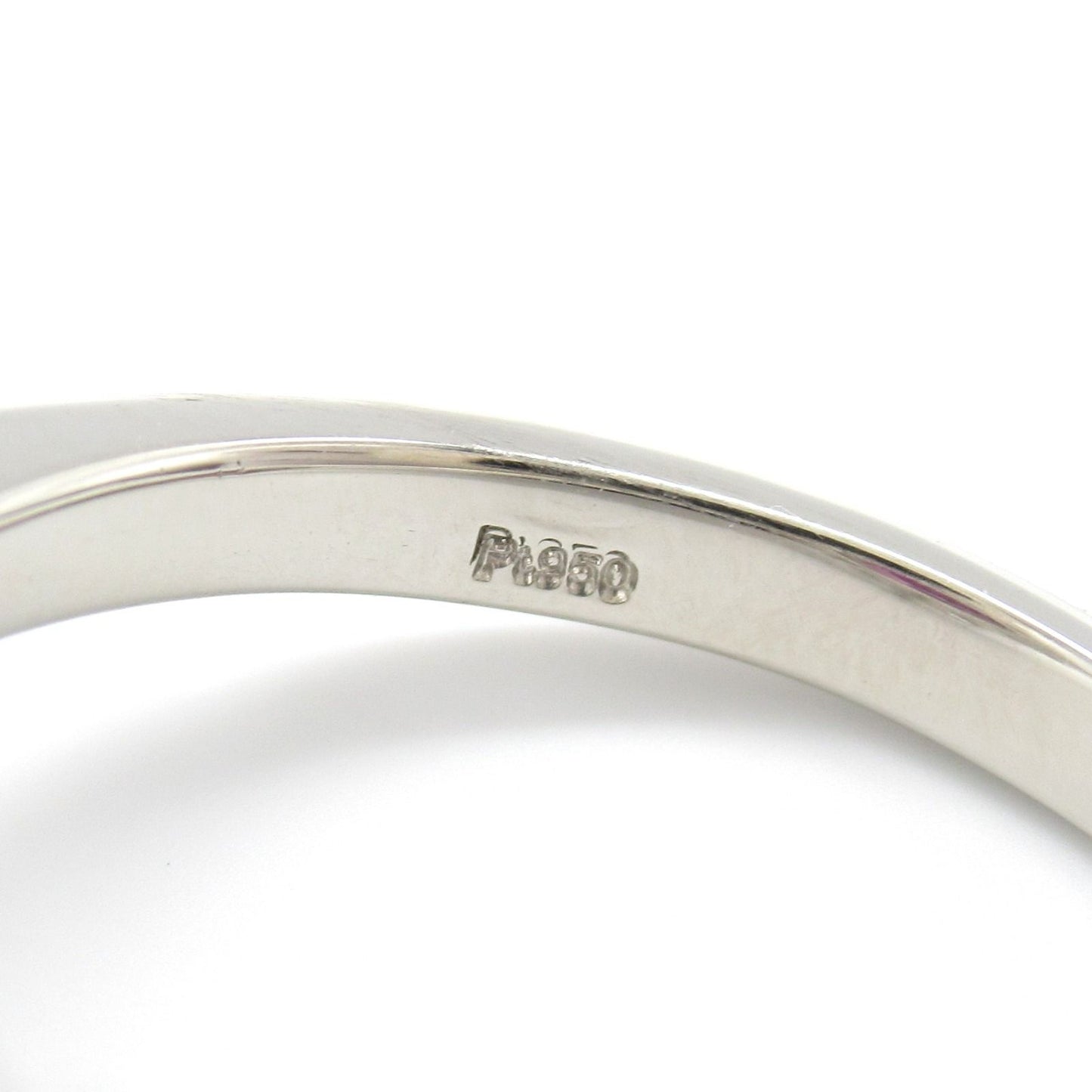 Exquisite Ruby and Diamond Ring in Platinum - A Timeless Treasure