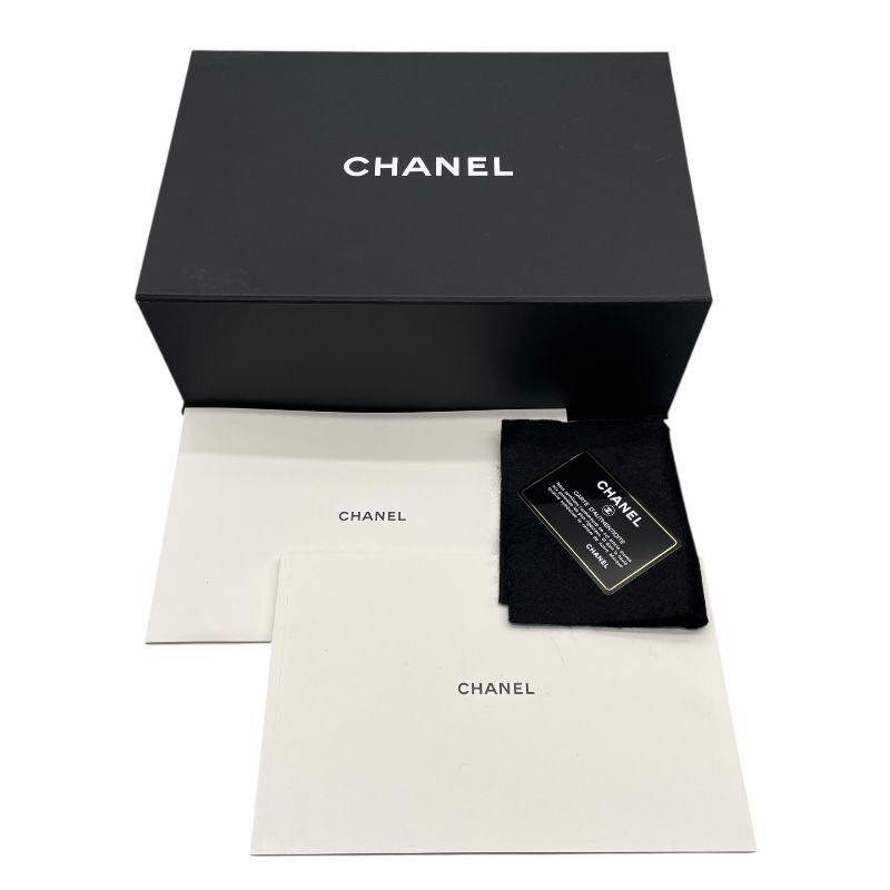 CHANEL Matelassé 25 Black Tweed Shoulder Bag with Gold Hardware