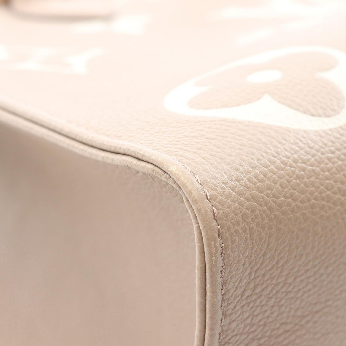 Louis Vuitton OnTheGo MM Tote Bag in Bi-Color Monogram Empreinte