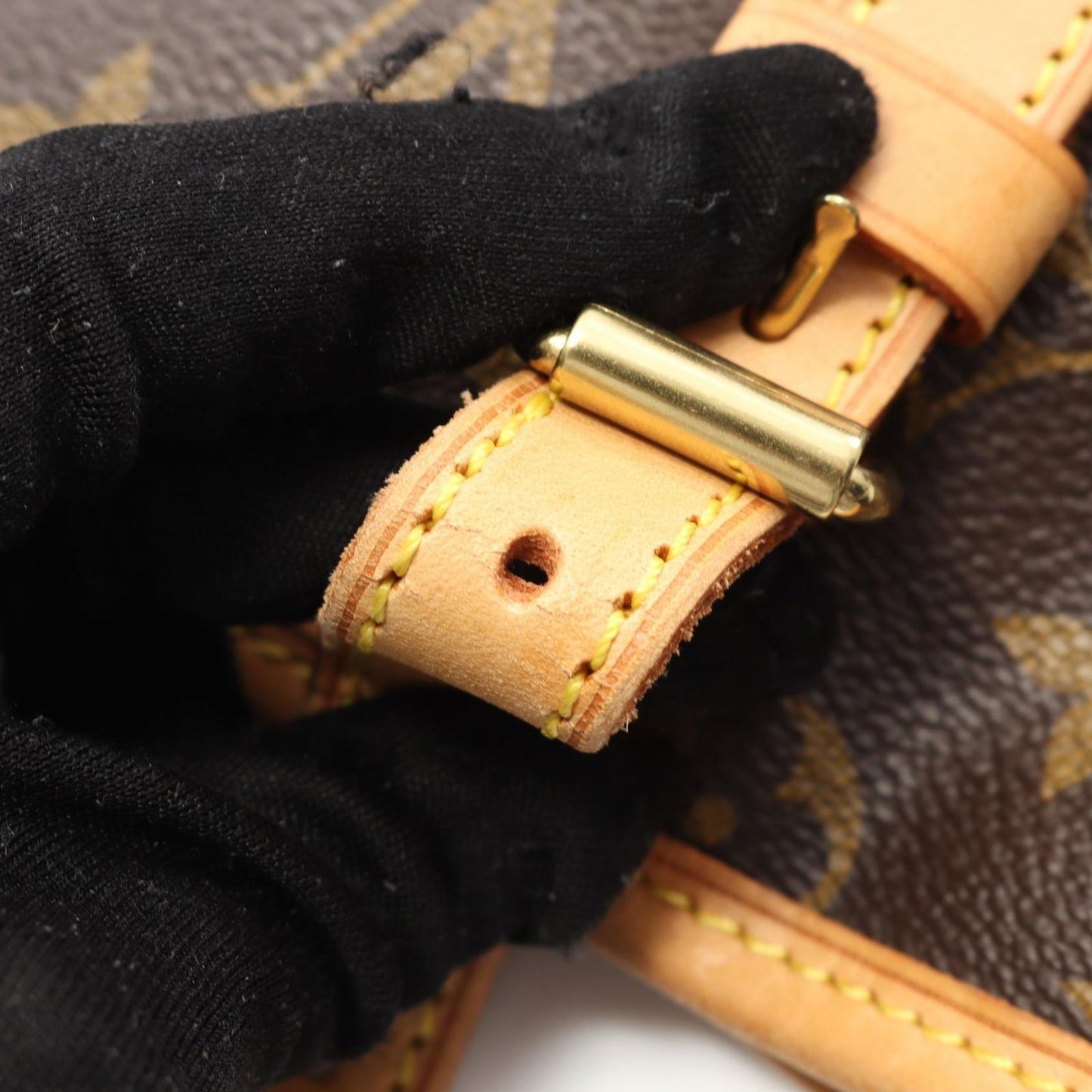 Louis Vuitton Bucket GM Shoulder Bag - Timeless Elegance