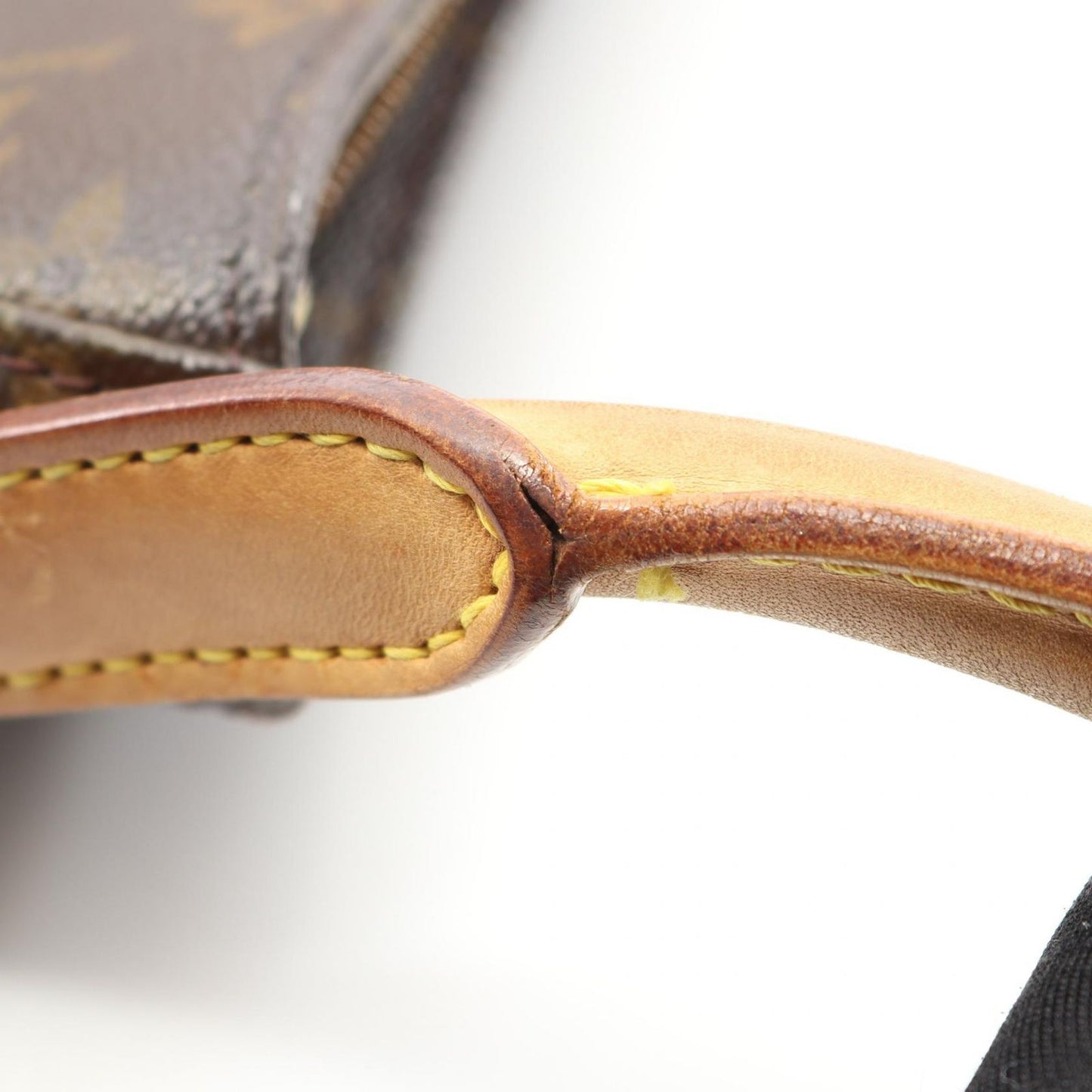 Louis Vuitton Looping GM Shoulder Bag - Timeless Elegance