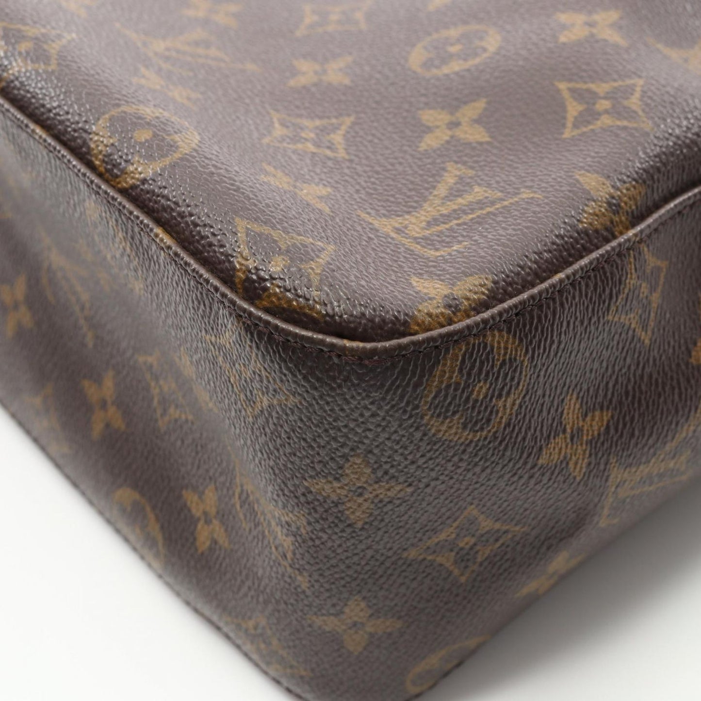 Louis Vuitton Looping GM Shoulder Bag - Timeless Elegance