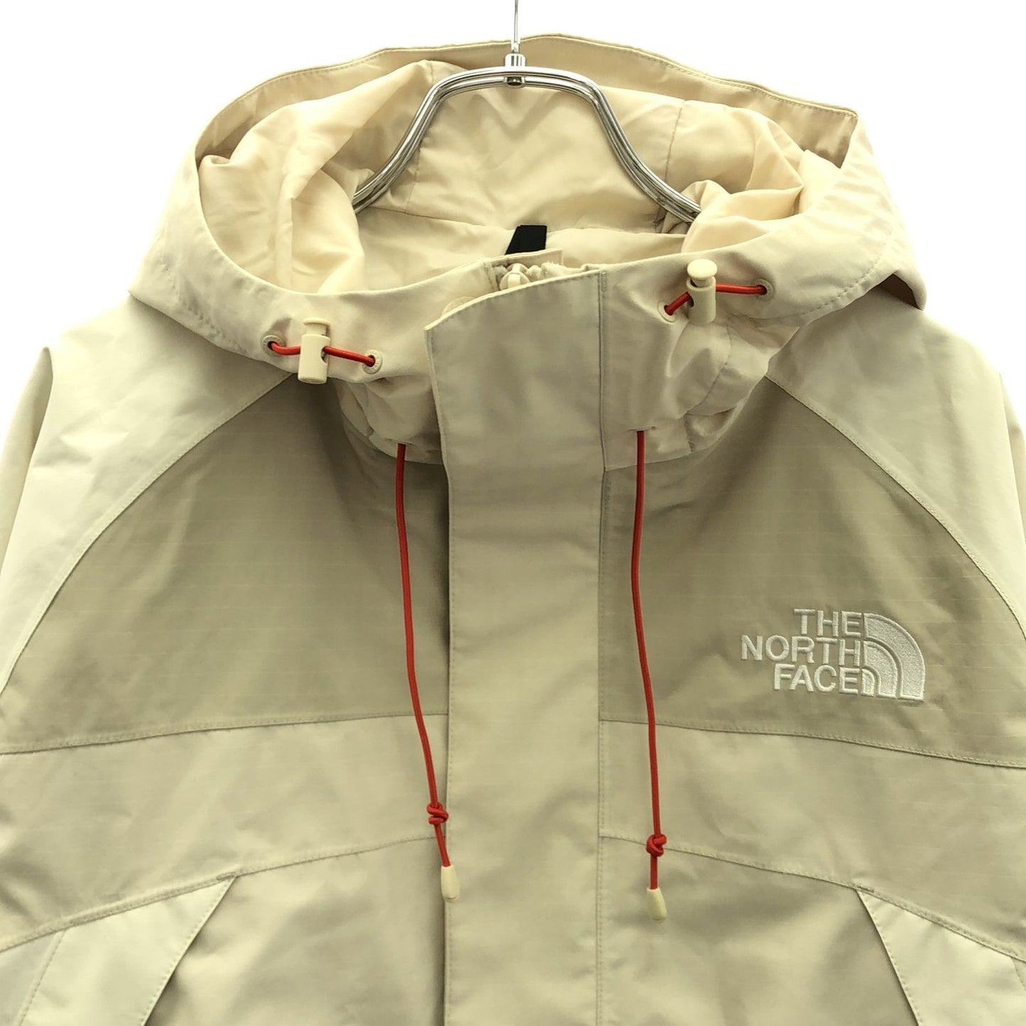 THE NORTH FACE Beige Nylon Jacket - Timeless Style & Comfort