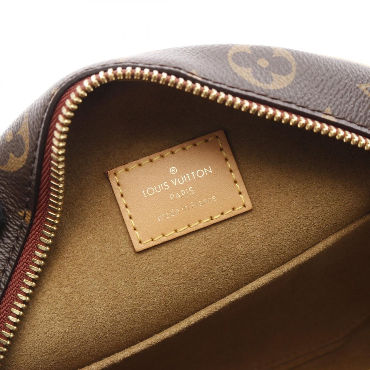 Louis Vuitton Boîte Chapeau Souple MM Shoulder Bag - Timeless Elegance