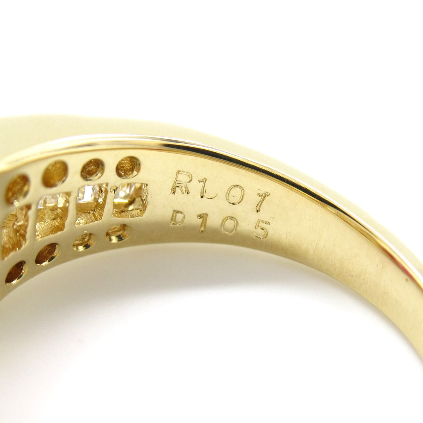 Exquisite Ruby and Diamond Ring in 18K Yellow Gold