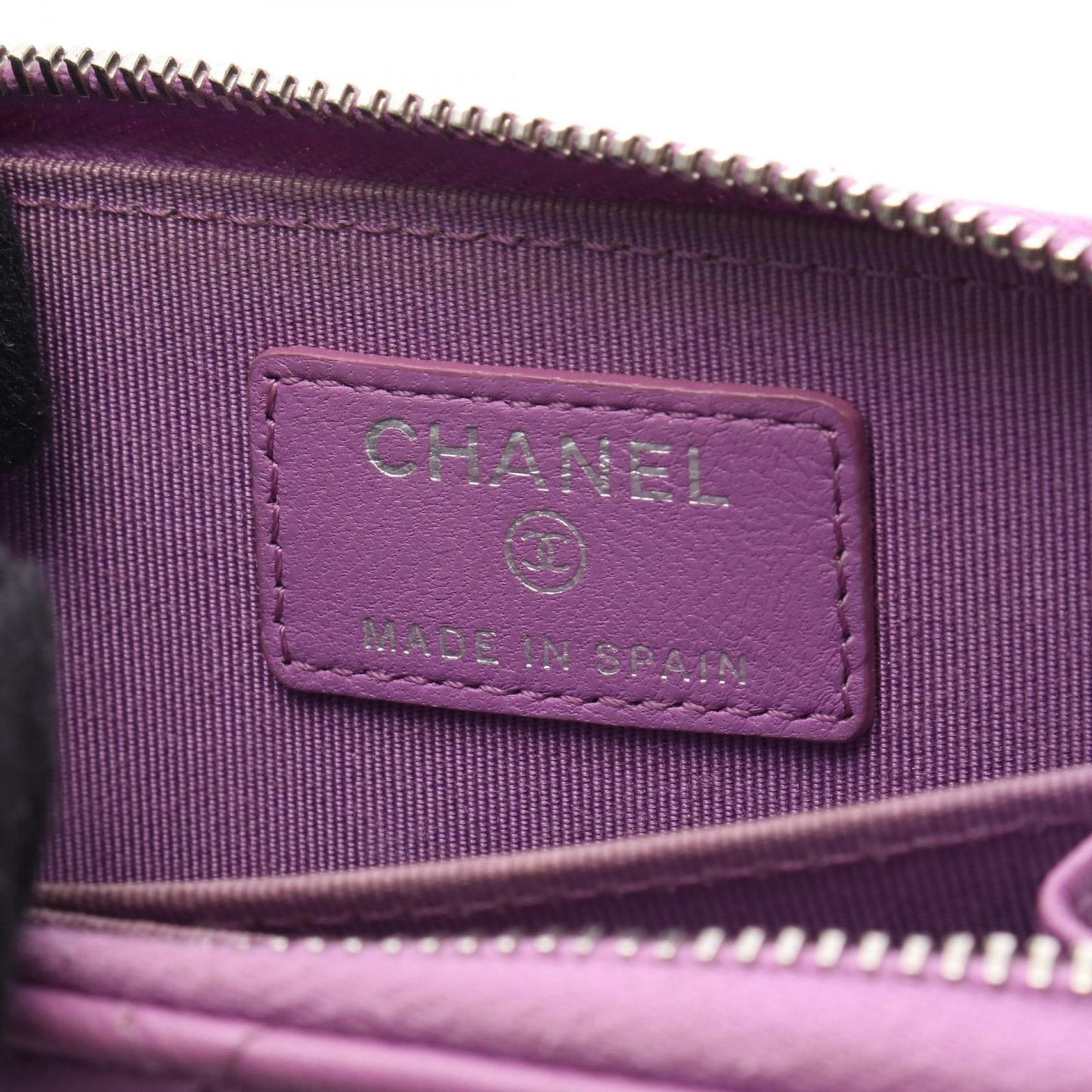 CHANEL Classic Zip Coin Purse in Purple Leather - Timeless Elegance