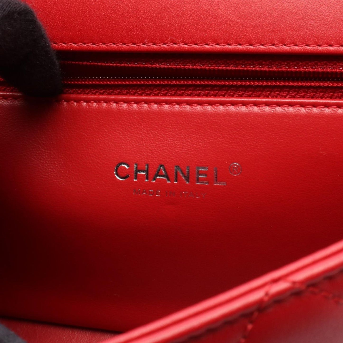 CHANEL CC Filigree Matelassé Shoulder Bag in Red Leather