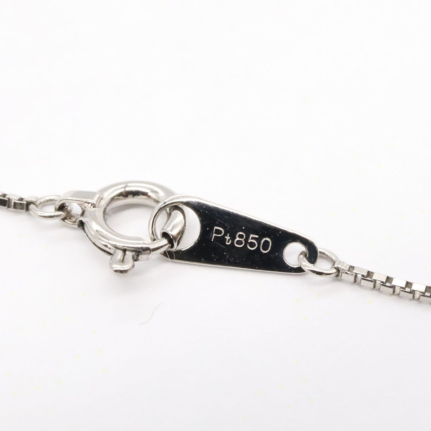 Exquisite Platinum Diamond Pendant Necklace - 0.515ct