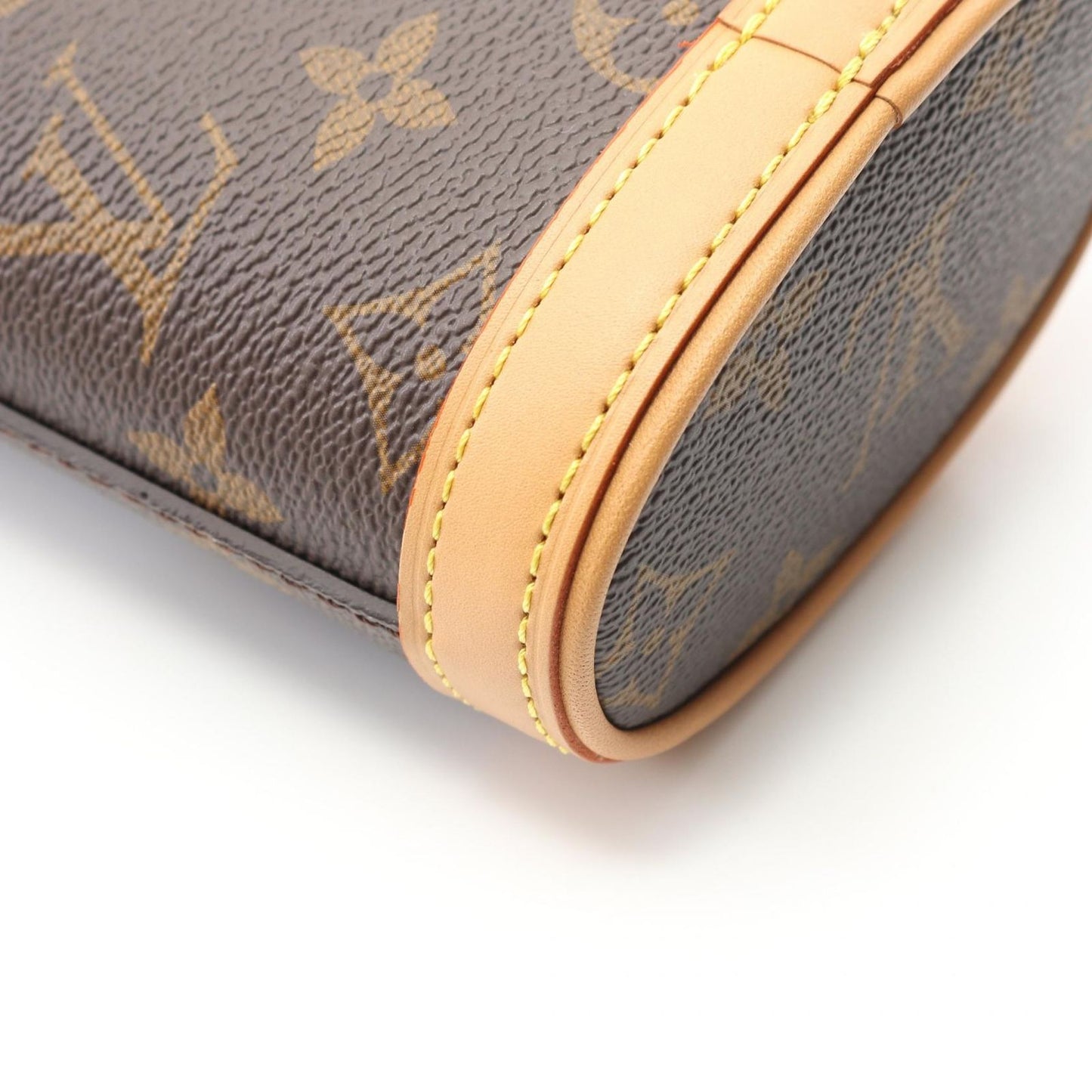 Louis Vuitton Fold Me Pouch Monogram Shoulder Bag - Exquisite Craftsmanship