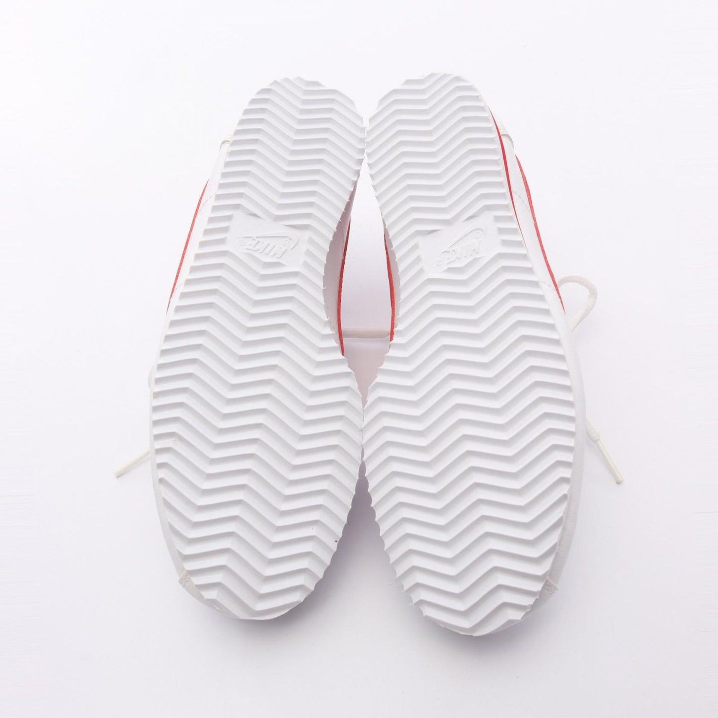 NIKE Cortez Sneakers in White Leather - Timeless Elegance