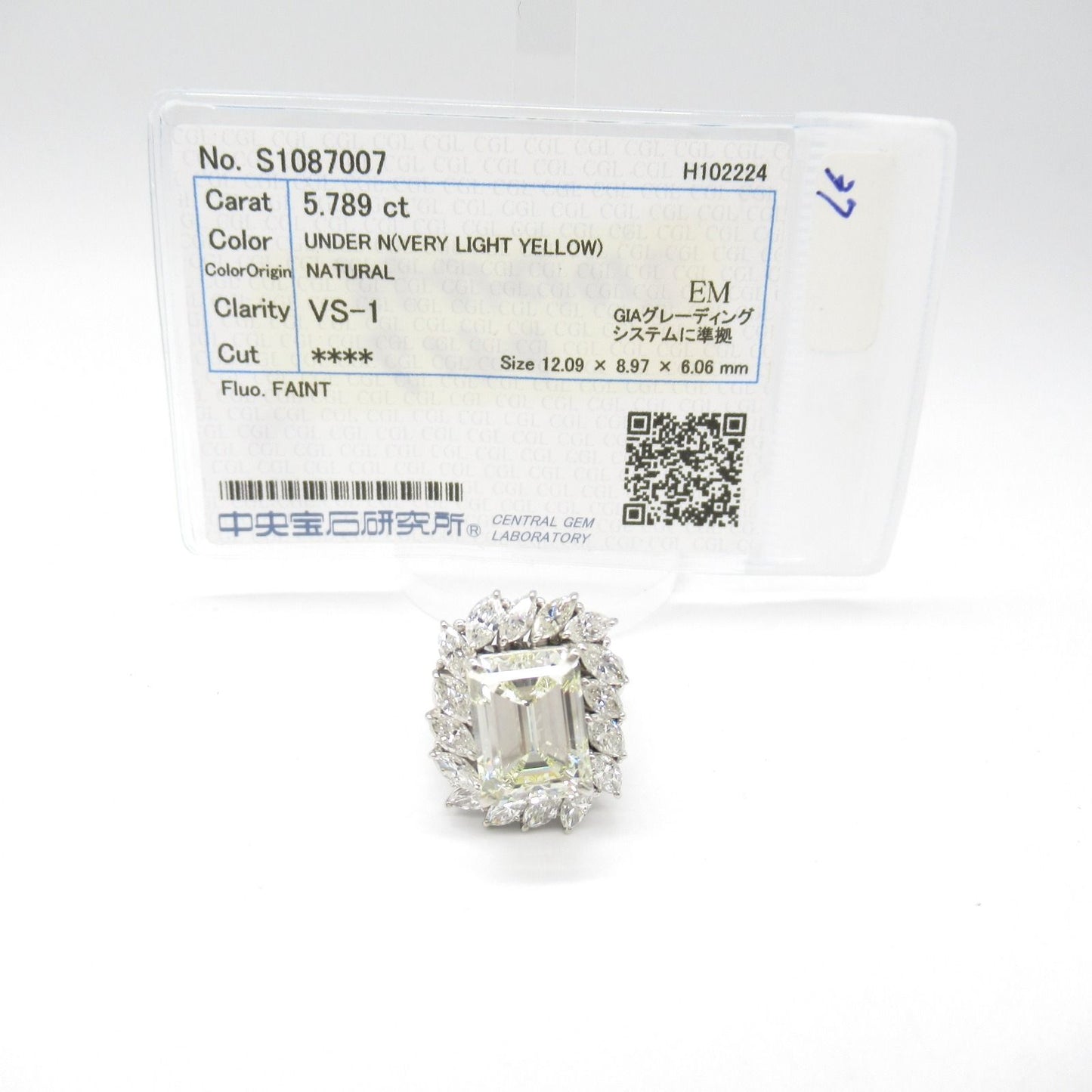 Exquisite JEWELRY Diamond Ring in Platinum - A Timeless Treasure