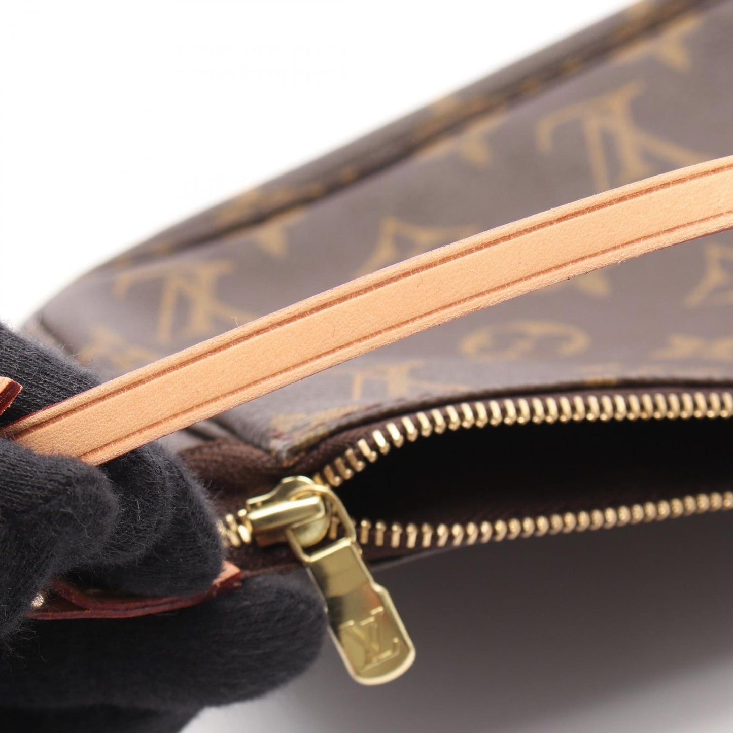 Louis Vuitton Pochette Accessoires Handbag - Timeless Elegance