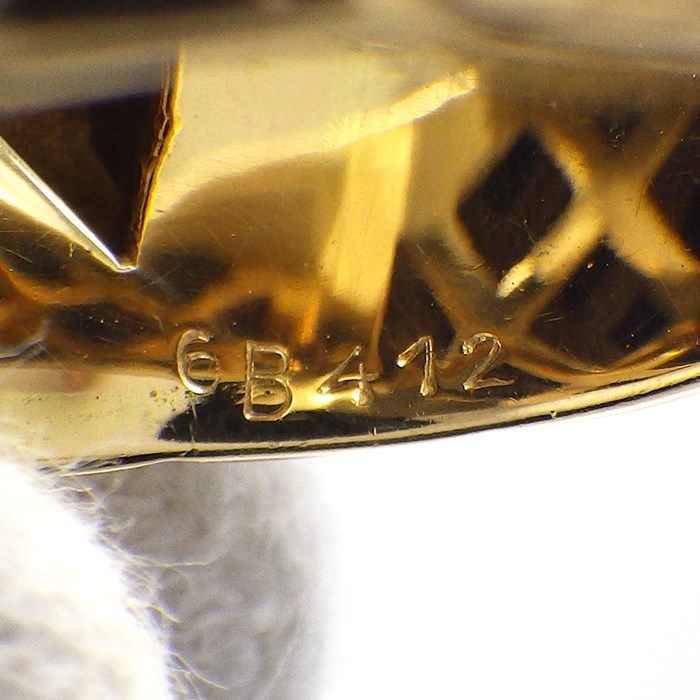 CHANEL Vintage Matelassé Quilted Onyx Ring in 18K Yellow Gold