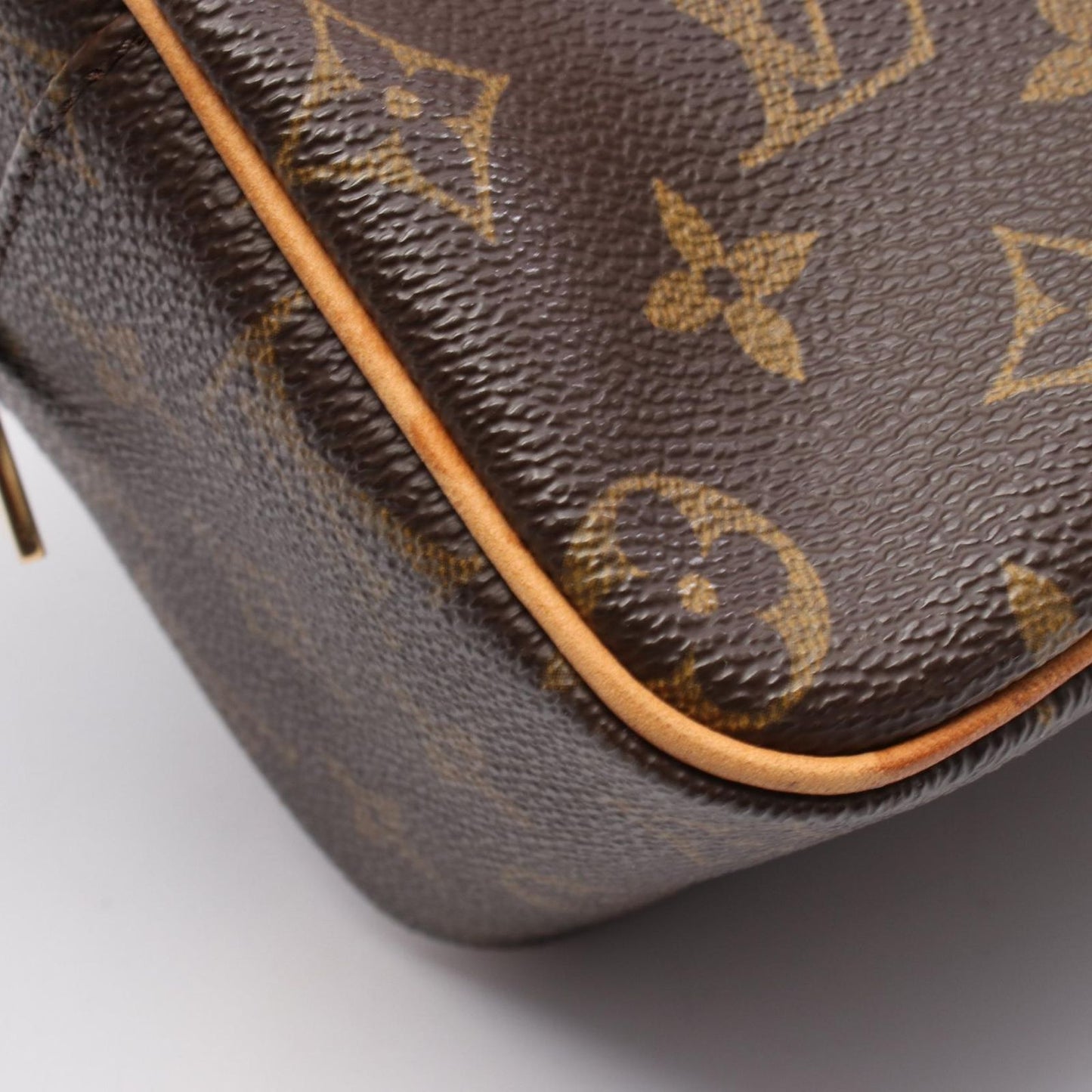 Louis Vuitton Monogram Cite MM Shoulder Bag - Timeless Elegance
