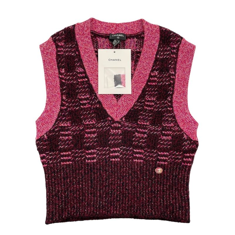 CHANEL Cashmere Wool Knit Vest & Skirt Set in Pink - Exquisite Elegance