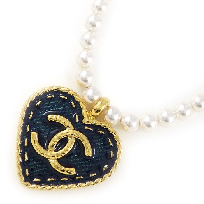 CHANEL 2024 Spring Collection Heart Motif Necklace with Imitation Pearls