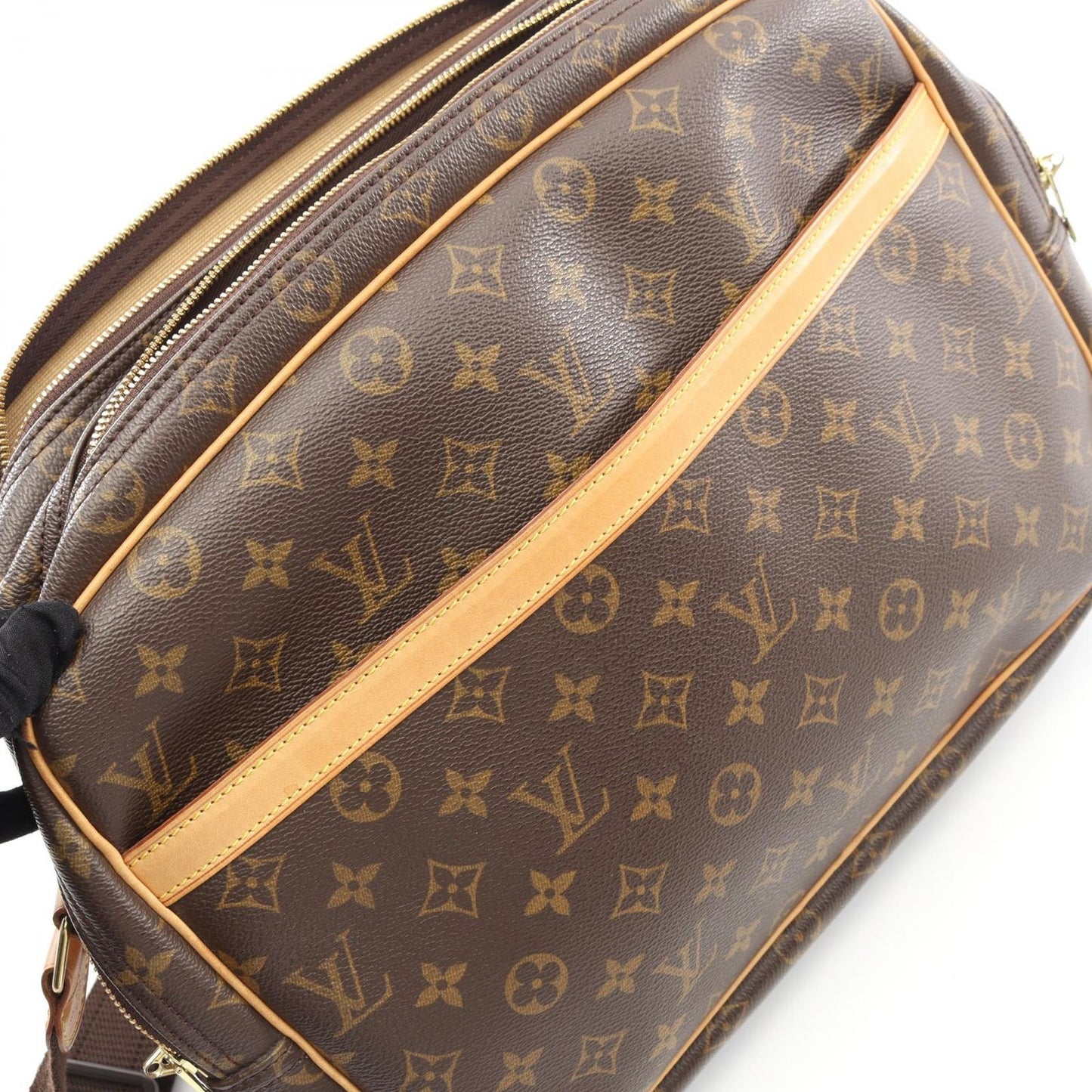 Louis Vuitton Reporter GM Shoulder Bag - Timeless Elegance
