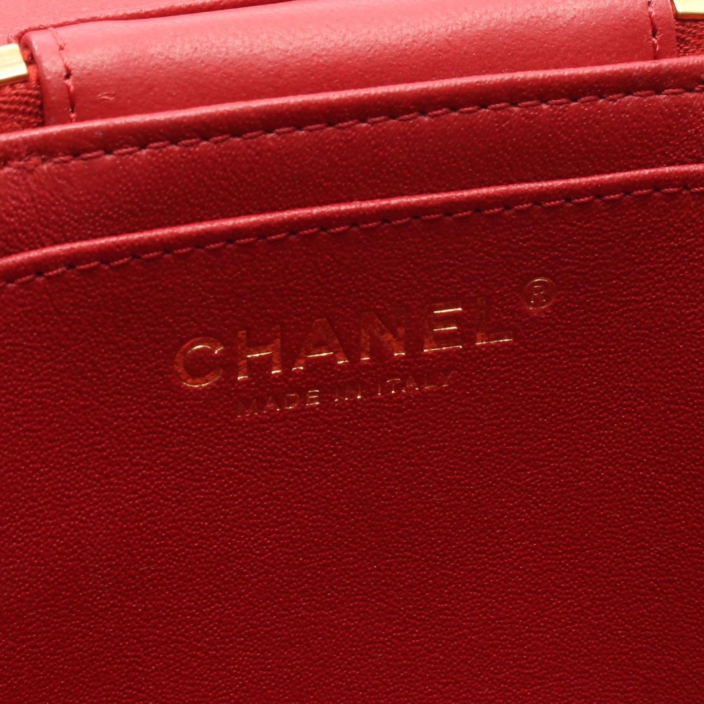 CHANEL Trendy CC Vanity Shoulder Bag in Red Leather - Exquisite Craftsmanship