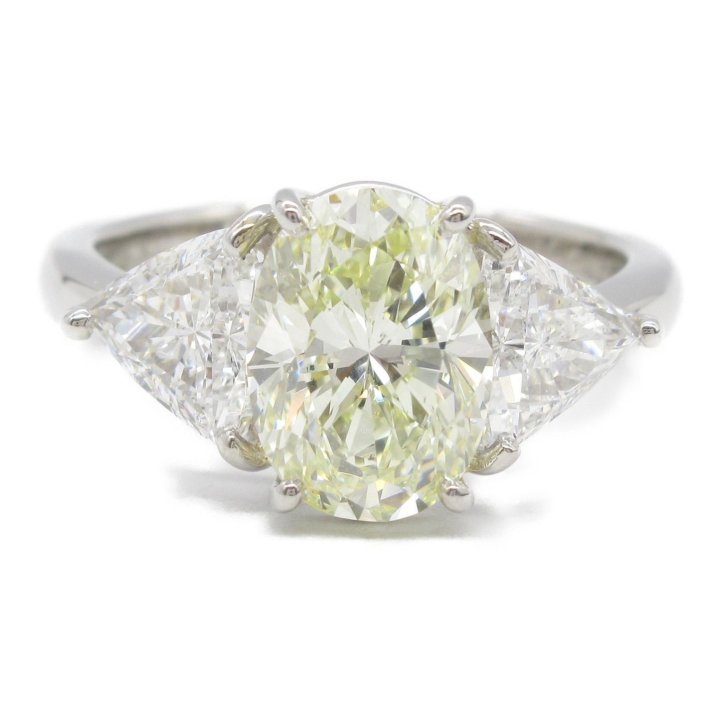 Exquisite JEWELRY Diamond Ring in Platinum - A Timeless Treasure