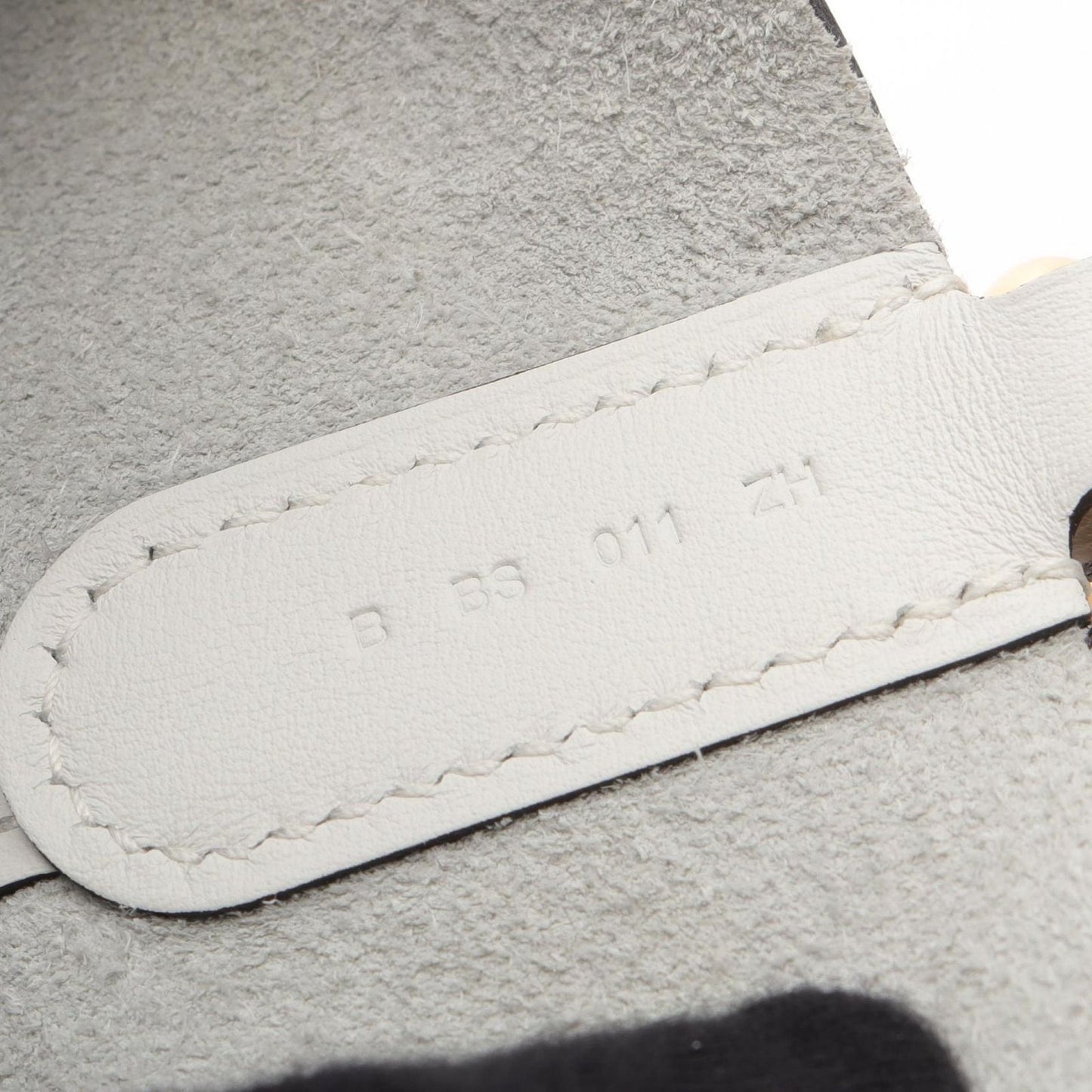 HERMES In The Loop 18 Handbag in New White - Exquisite Craftsmanship