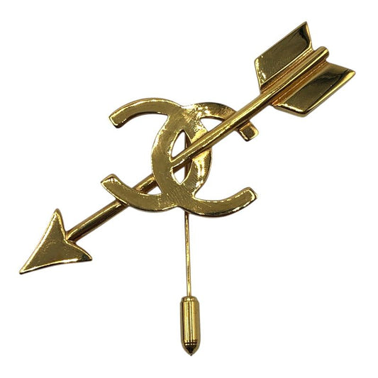 CHANEL Coco Mark Arrow Brooch in Gold - Unisex Elegance