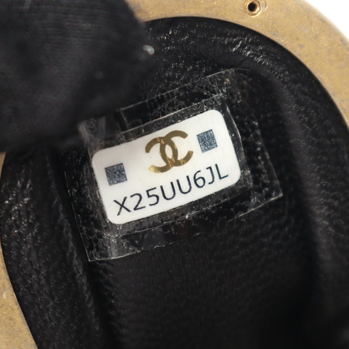 CHANEL Matelassé Lip Case in Black Leather - Exquisite Craftsmanship