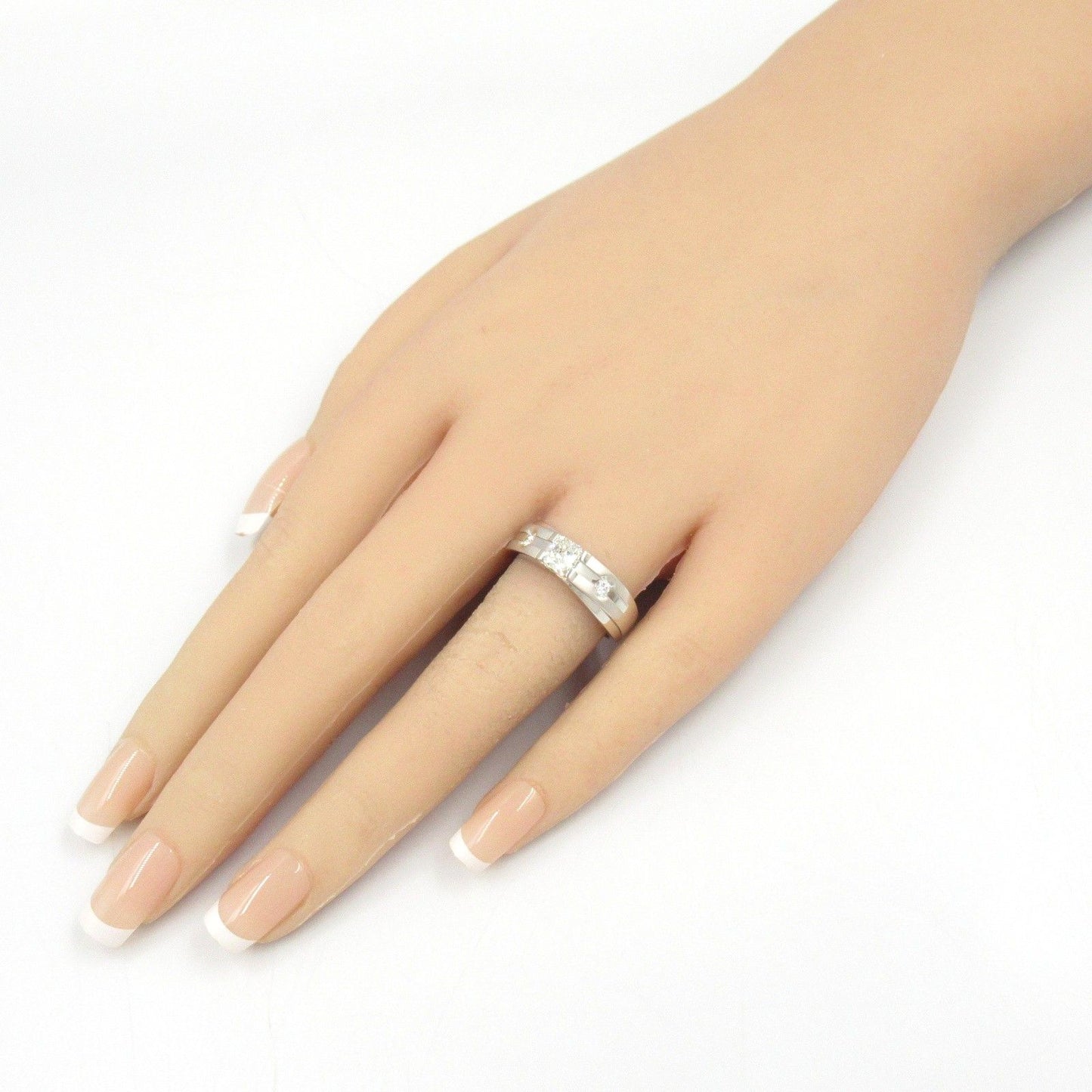 Exquisite JEWELRY Diamond Ring in Platinum - Timeless Elegance