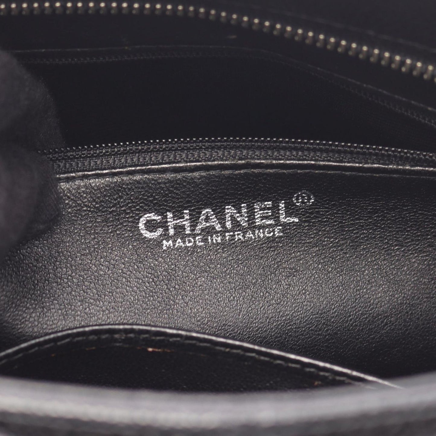 CHANEL Reissue Tote Bag A01804 in Black Leather - Timeless Elegance
