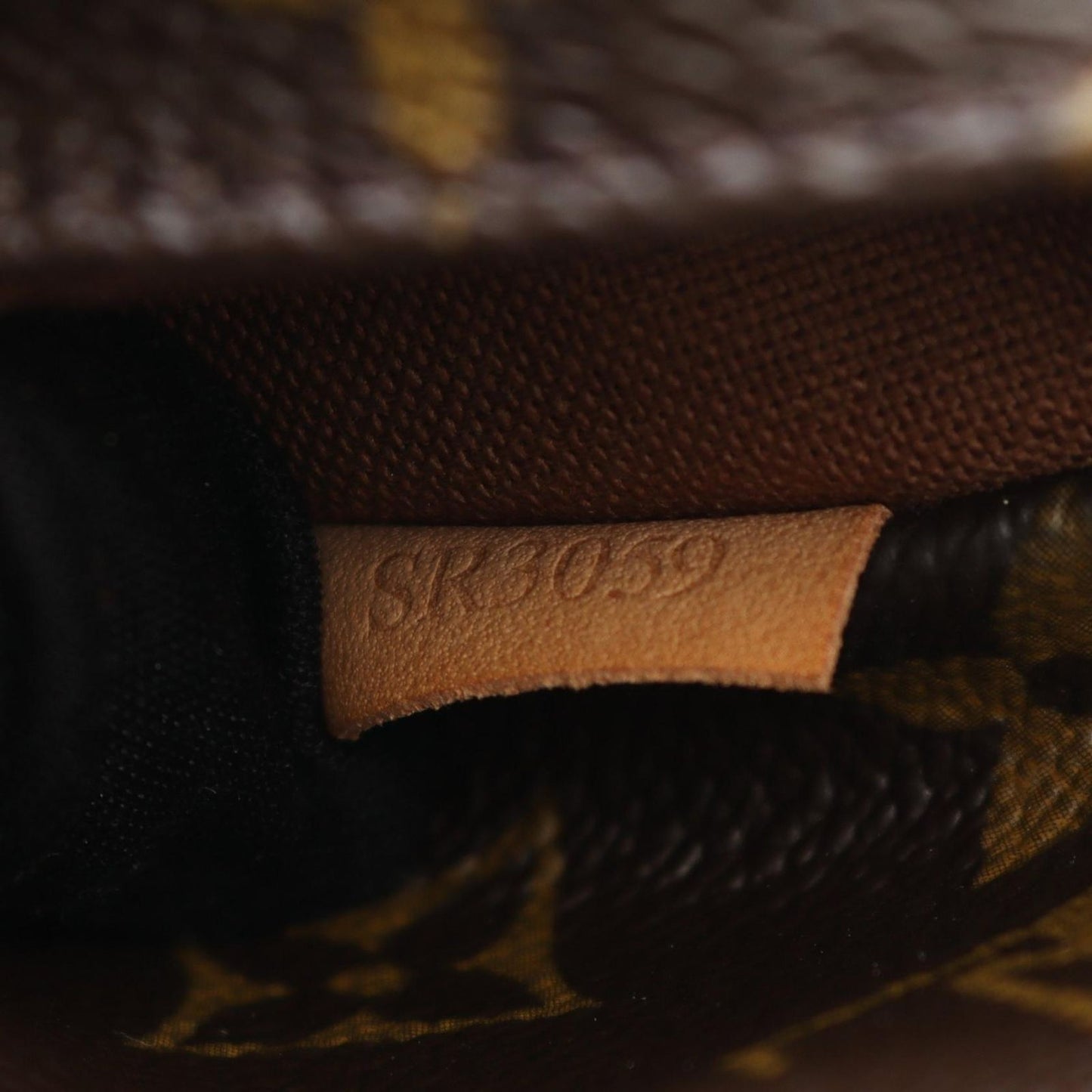 Louis Vuitton Totally MM Monogram Tote Bag - Timeless Elegance