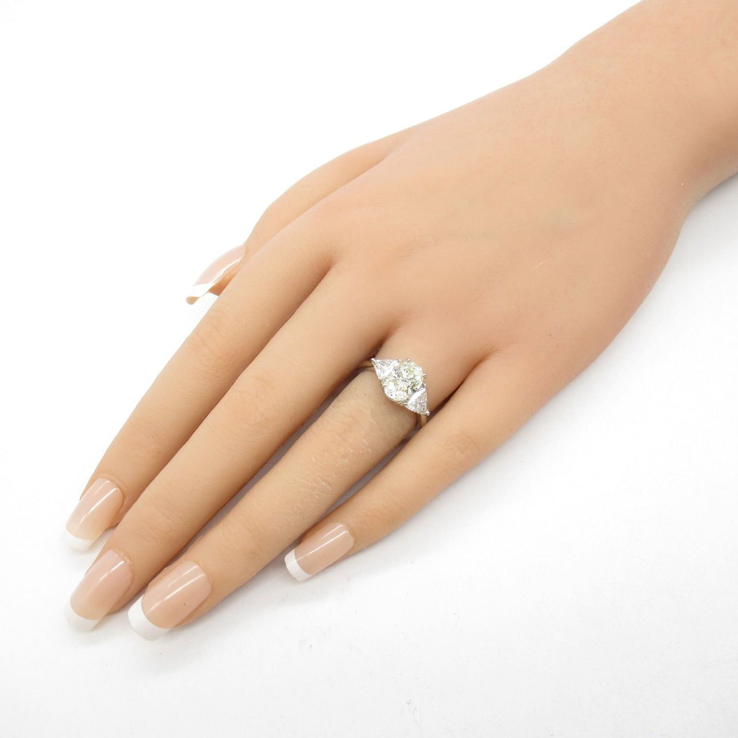 Exquisite JEWELRY Diamond Ring in Platinum - A Timeless Treasure