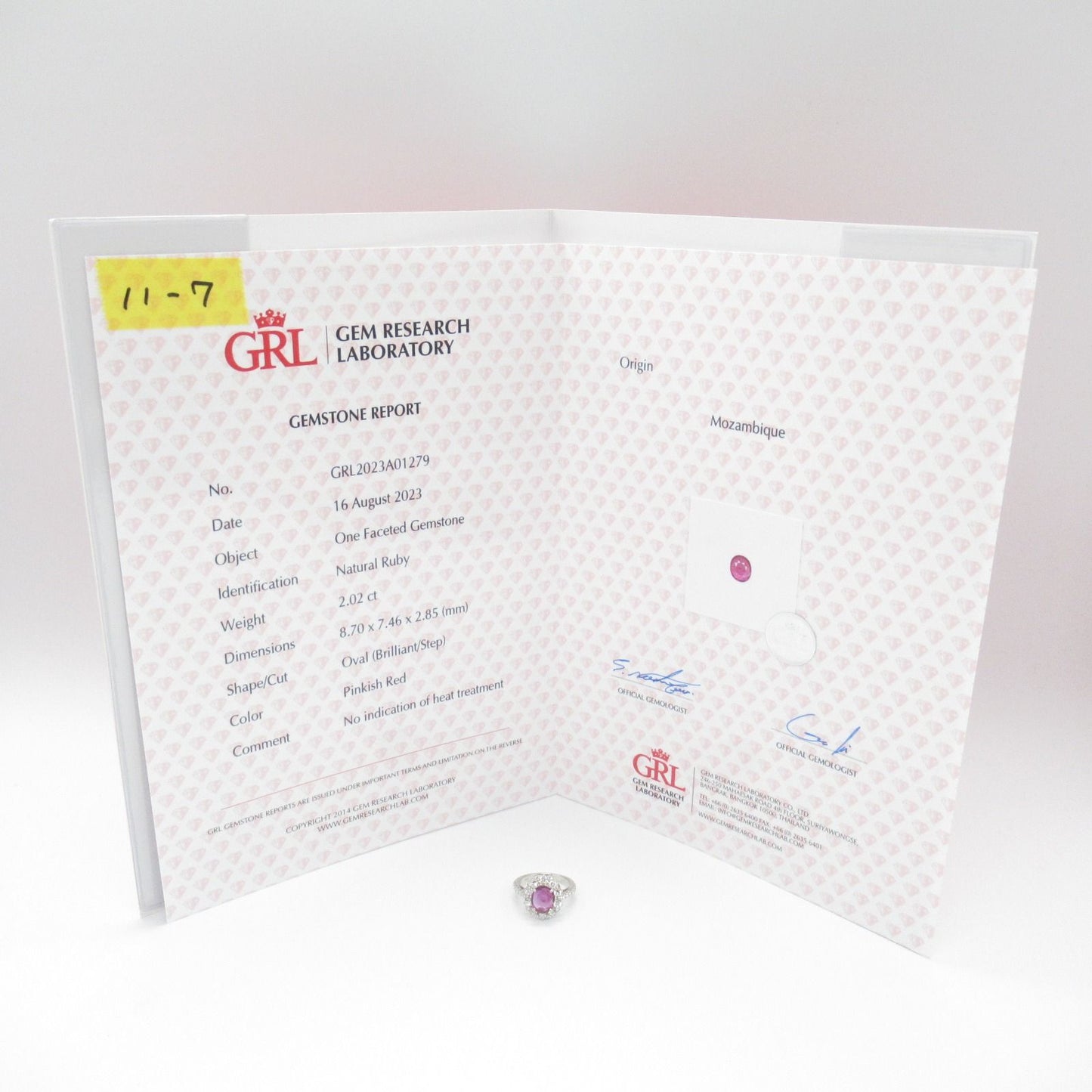 Exquisite Ruby and Diamond Ring in Platinum - A Timeless Treasure