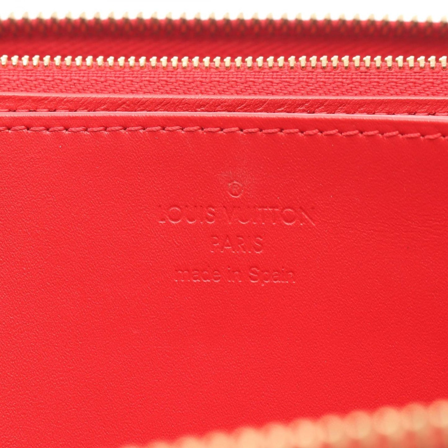 Louis Vuitton Zippy Wallet in Cherry Vernis Leather - Timeless Elegance