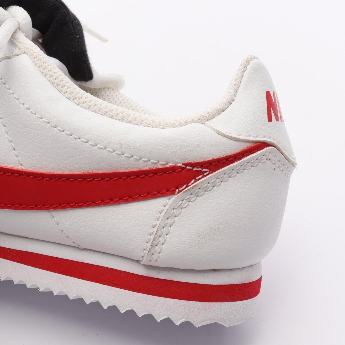 NIKE Cortez Sneakers in White Leather - Timeless Elegance