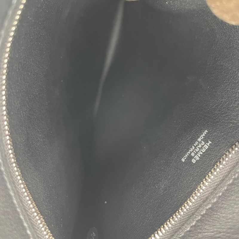 HERMES Portefeuille Pochon Plus U Stamp (2022) Black Swift Body Bag