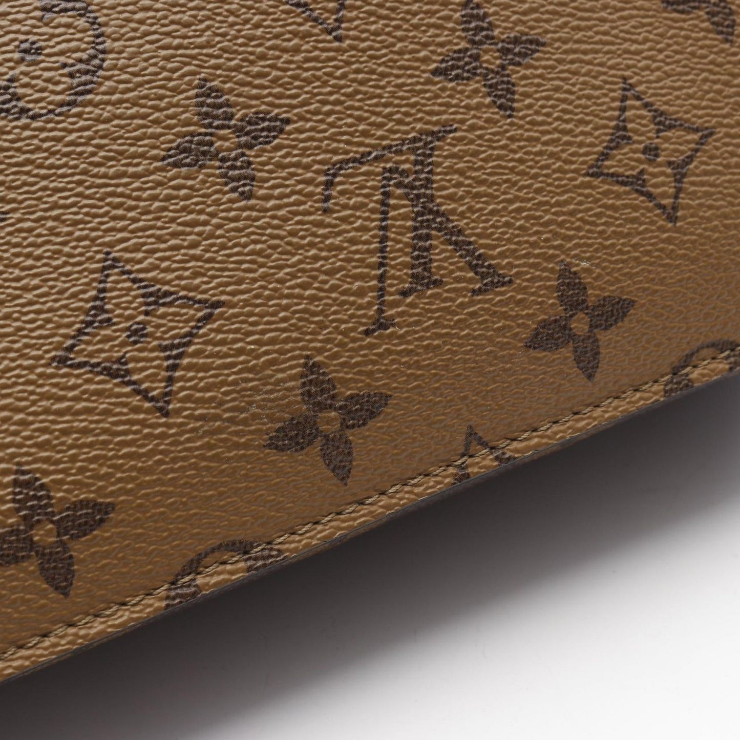 Louis Vuitton Pochette Métis MM Handbag - Timeless Elegance