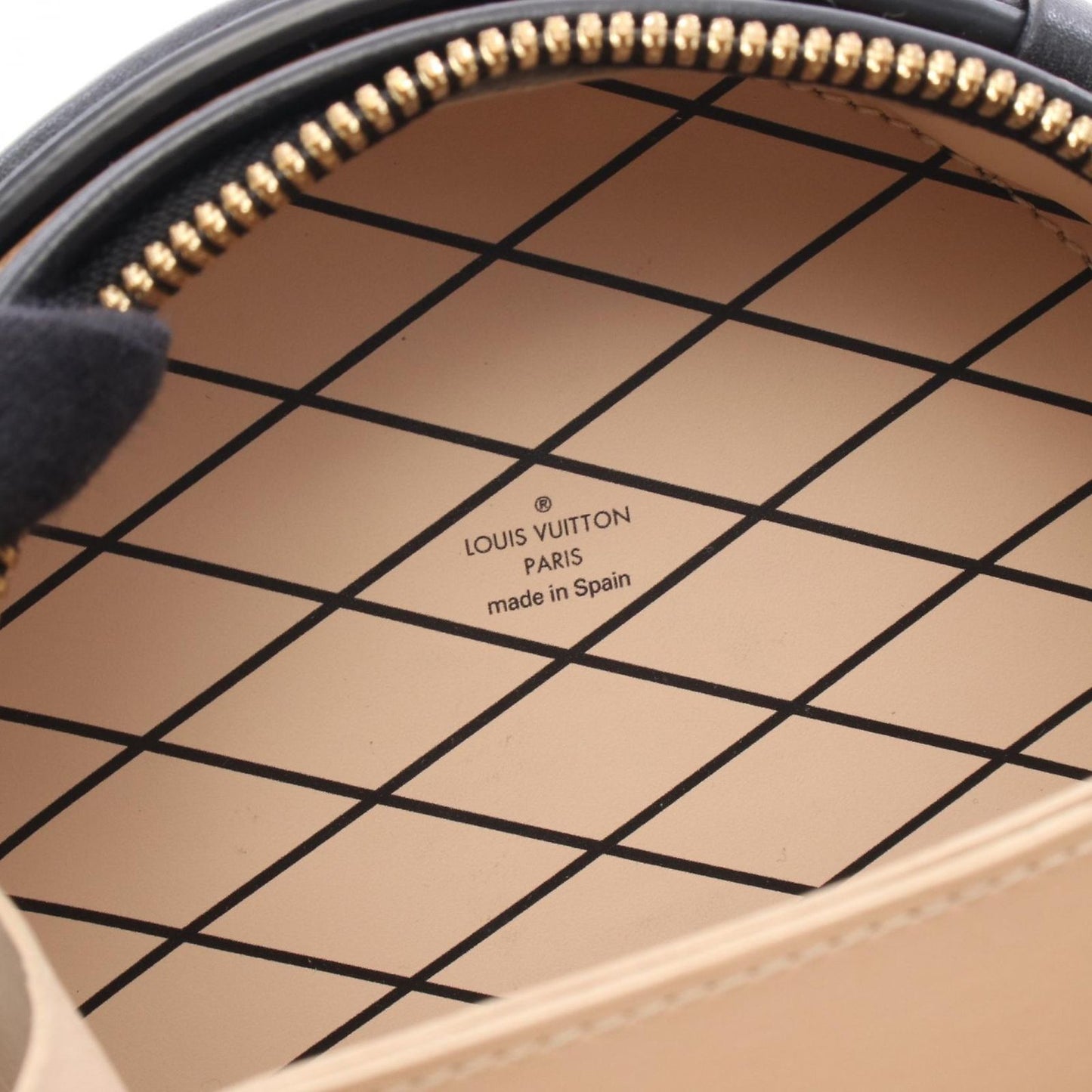 Louis Vuitton Mini Boîte Chapeau Handbag - Exquisite Craftsmanship