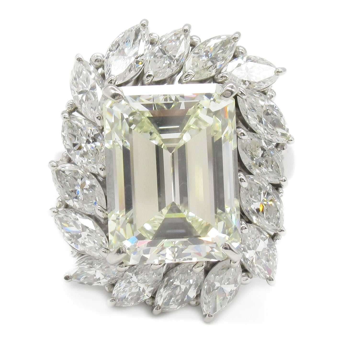 Exquisite JEWELRY Diamond Ring in Platinum - A Timeless Treasure