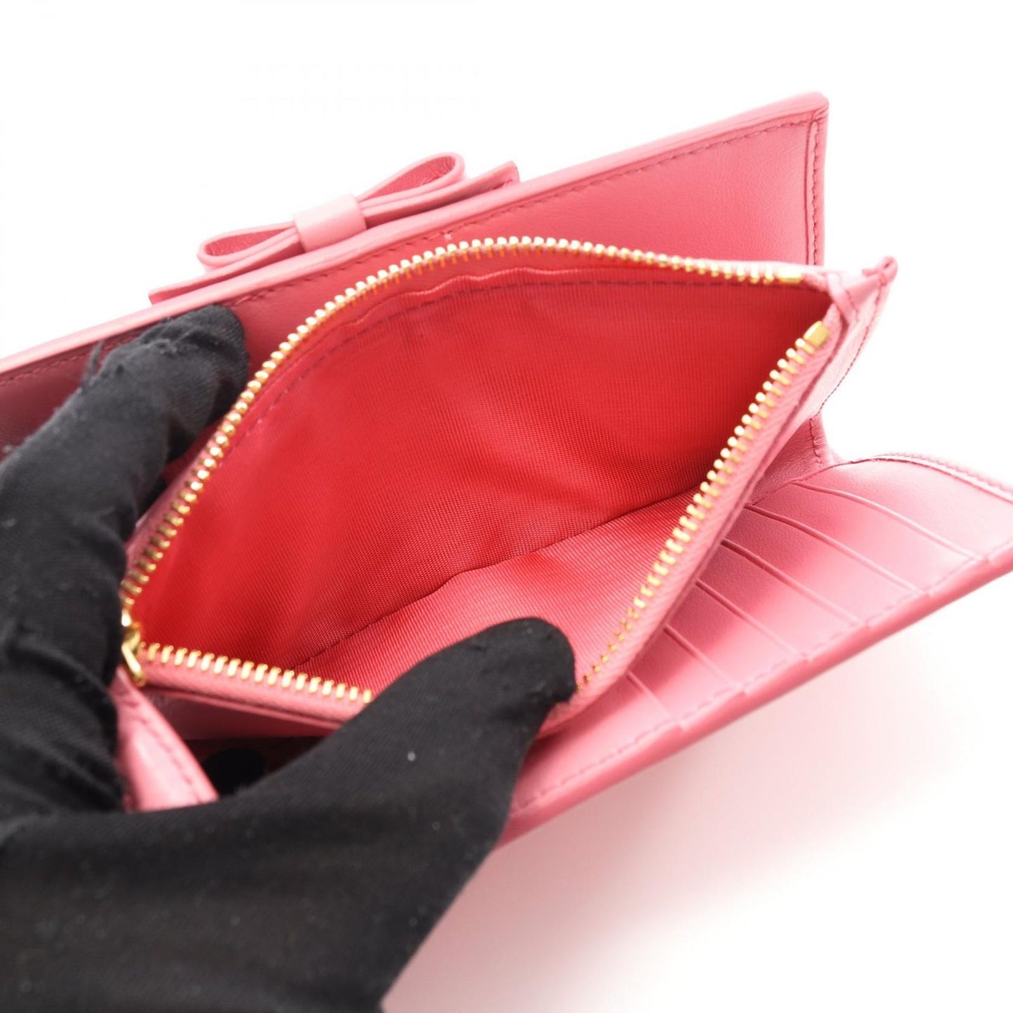 PRADA Vitello Move FIOCO Pink Leather Wallet - Exquisite Craftsmanship